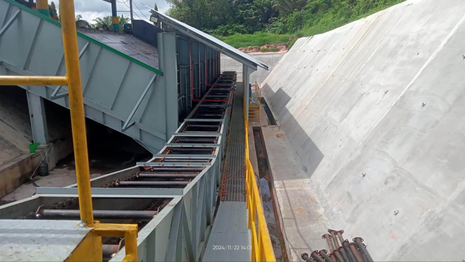 Fabrikasi dan Pemasangan Loading Ramp 10 Pintu – PT EXCELINDO KARYA ABADI